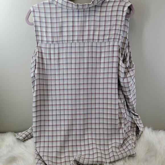 Treasure & Bond NWT Cold Shoulder Button Down, Size Medium - Picture 8 of 10